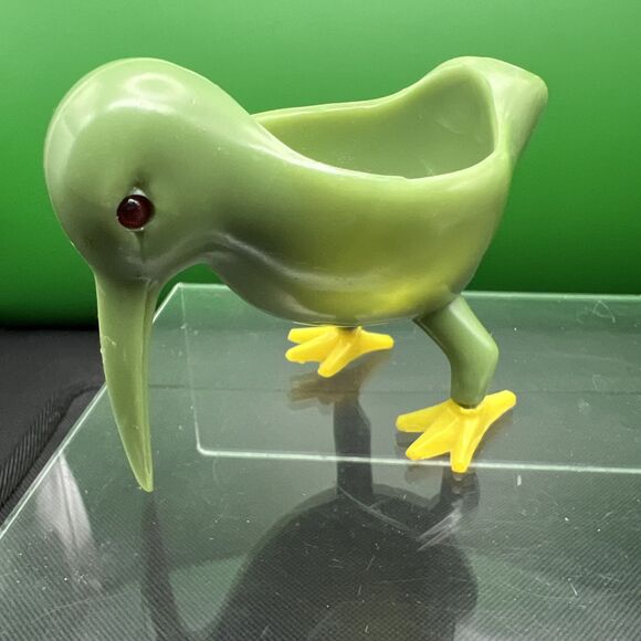 Fun Vintage KIWI BIRD green Plastic egg cup Hong Kong - Picture 1 of 4